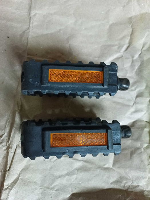 Нові педалі на велосипед ровер