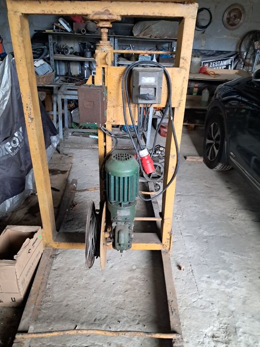 Polski żuraw budowlany sprawny