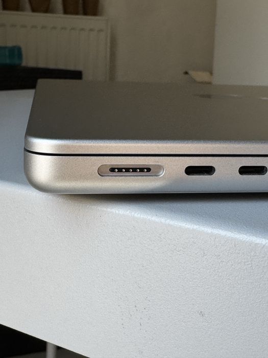 Apple MacBook Pro 14"  M2 Pro (2023 рік)/ Silver