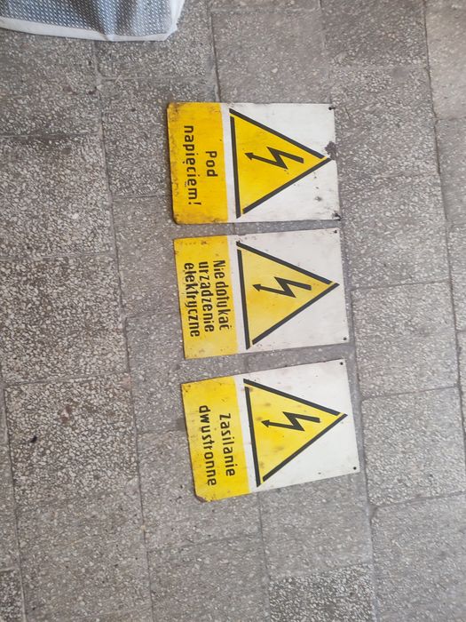 Tablica ostrzegawcza PRL