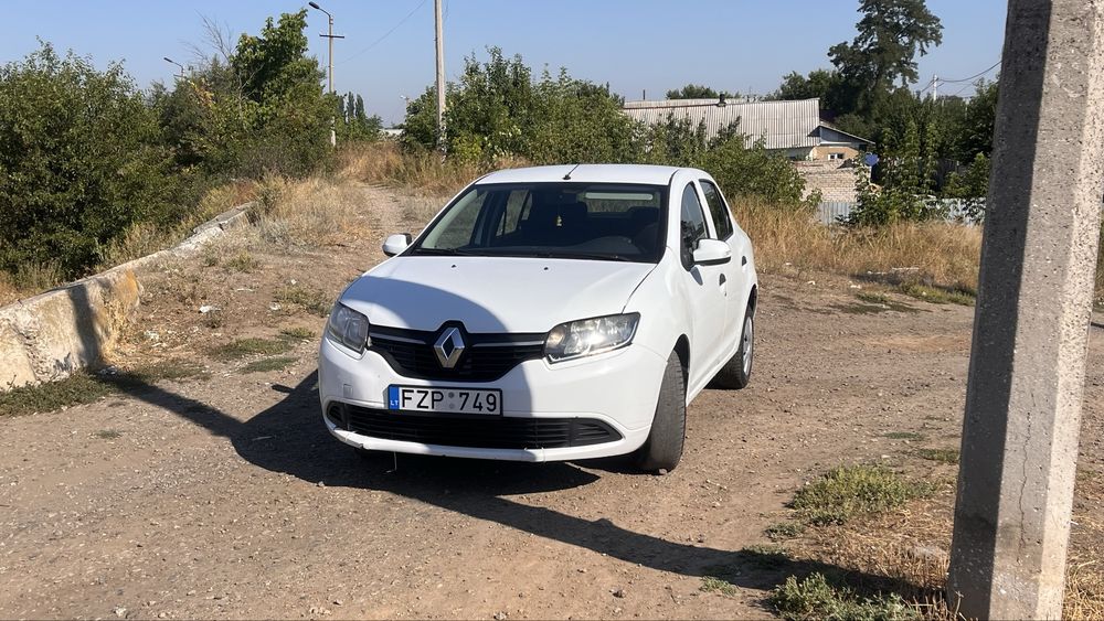 Renault logan 2016 на повному ходу