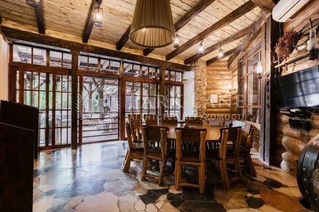 Казкове шале в Лебедівці, ділянка 1,4 га з виходом на воду.