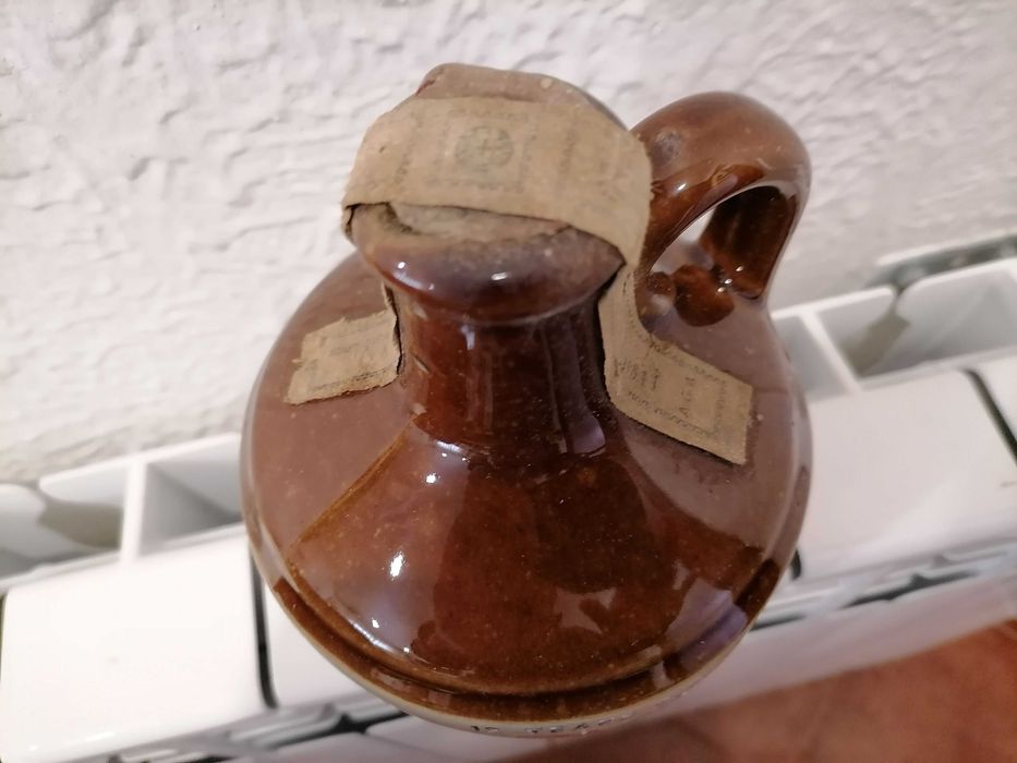 Garrafa Grês whisky "BEN NEVIS" 75cl Lacrada, c/ Selo mas VAZIA