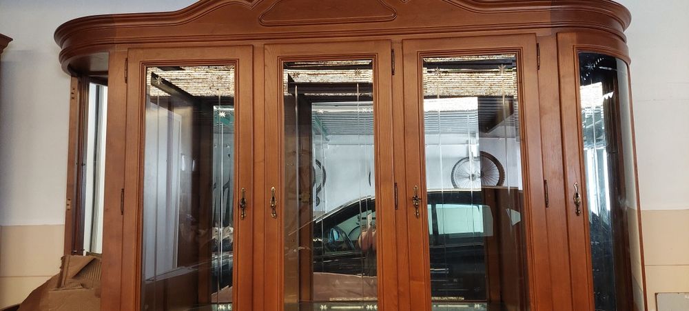 movel de sala de jantar em madeira clara com mesa e 6 cadeiras