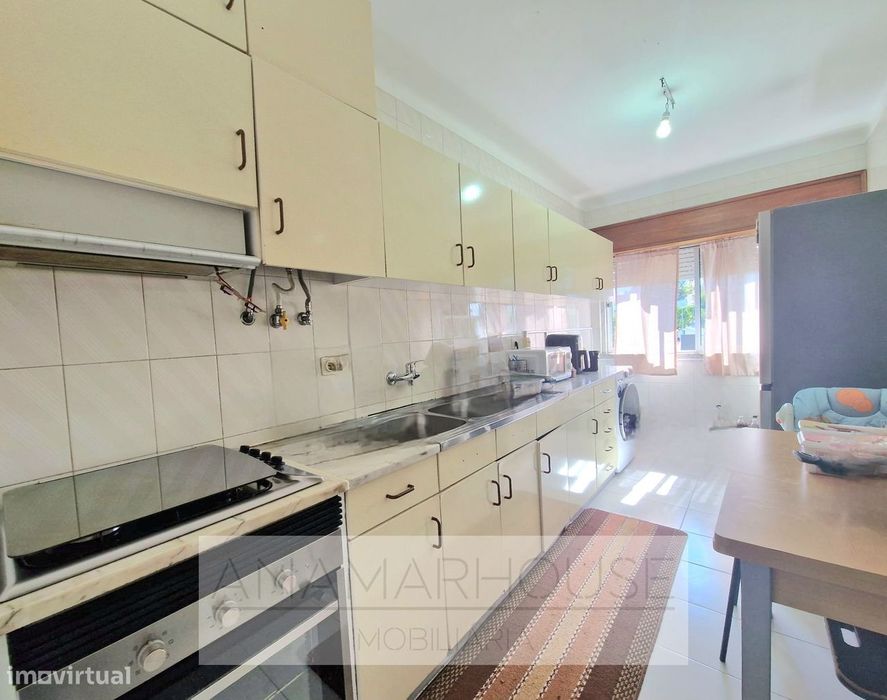 T2 com 80m² e 2 Varandas na Av. do Brasil | Junto ao Metro e Comboio |