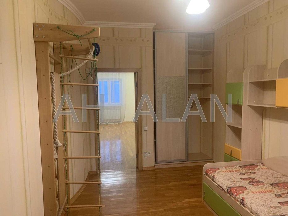 Без комісії Здається 3-кімнатна квартира на вул. Татарська 7