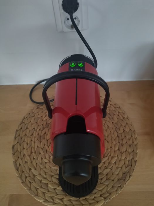 Máquina Café Nespresso Inissia Vermelha