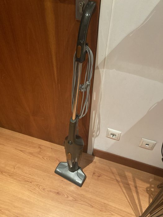 Aspirador mao com fio marca Deema