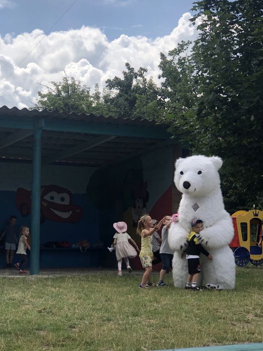 Белый медведь аниматор/ білий ведмідь аніматор. Музикальне привітання