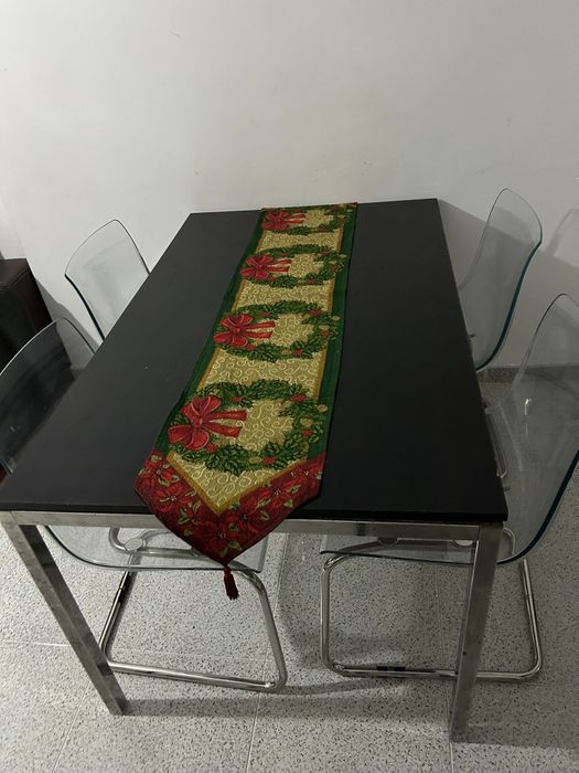 Mesa de jantar e cadeiras IKea