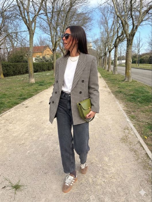 Двобортний картатий піджак у стилі old money