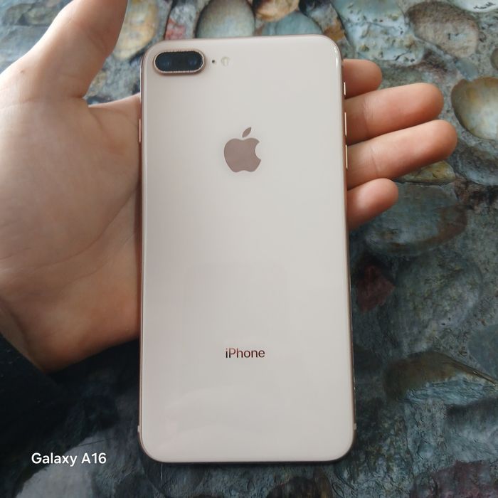 Айфон 8 в гарному стані