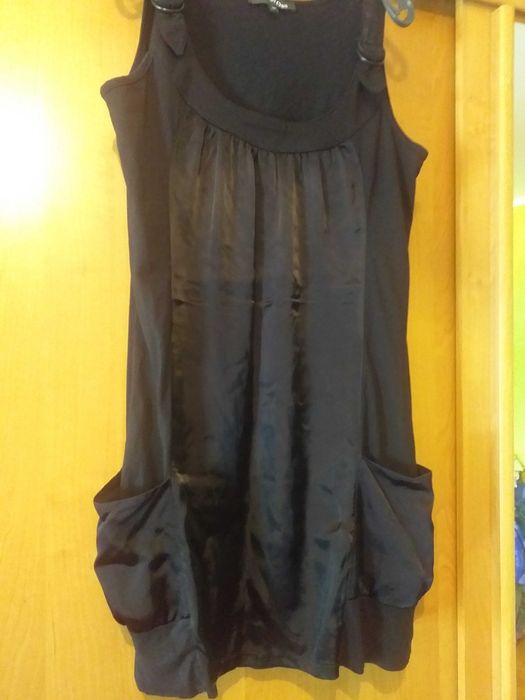 Sportowa sukienka na szelkach