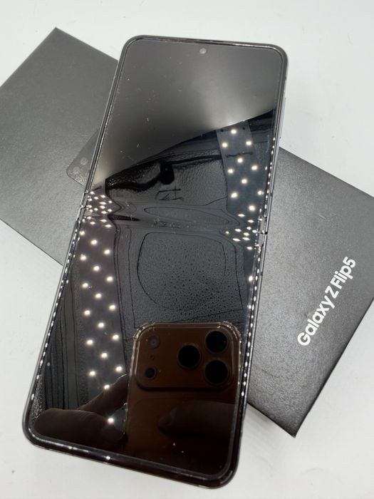 Składany smartfon Samsung Galaxy Z Flip 5, 8/256GB, bdb stan