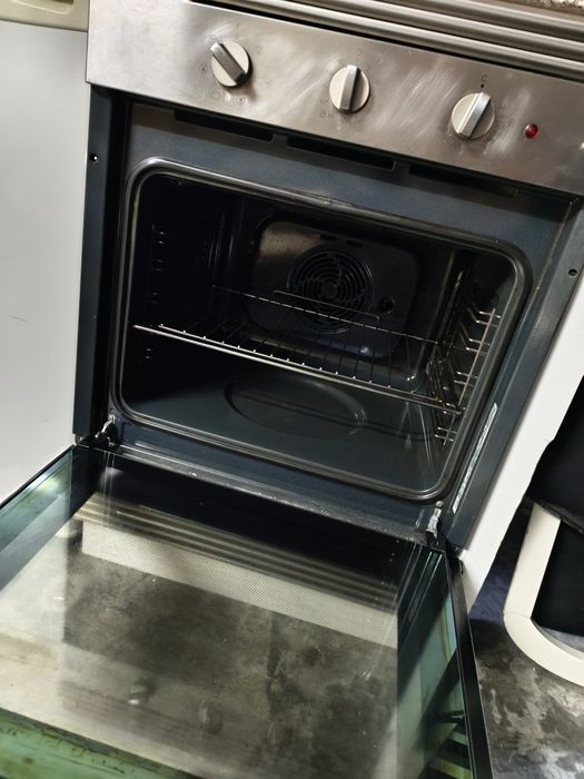 Móvel com forno e 2 placas