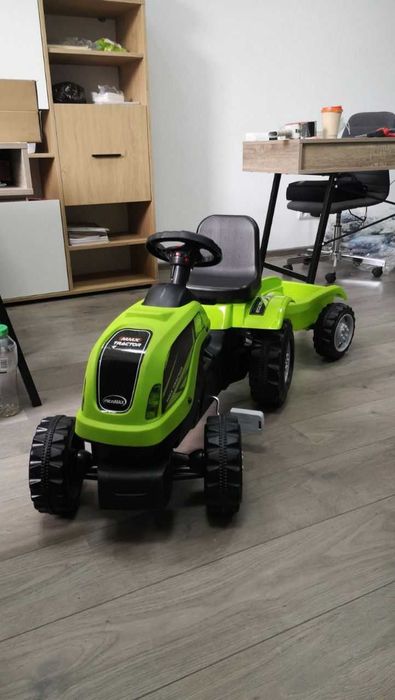 Трактор на педалях детский (веломобиль)