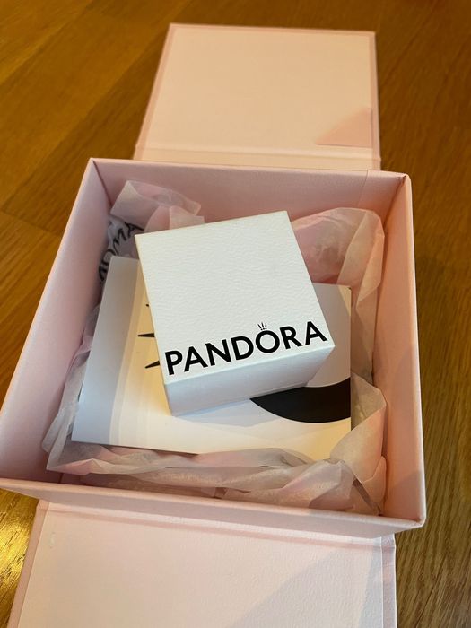 Anel da marca pandora  como novo. Lindissimo