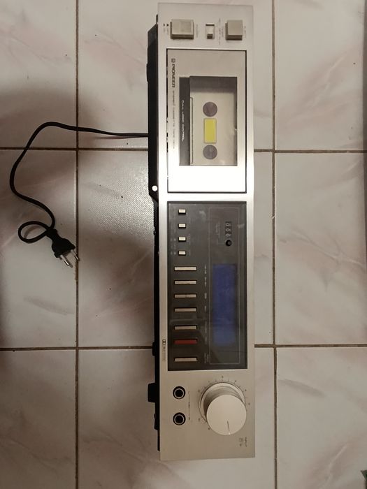 Magnetofon kasetowy  Pioneer - model CT-520