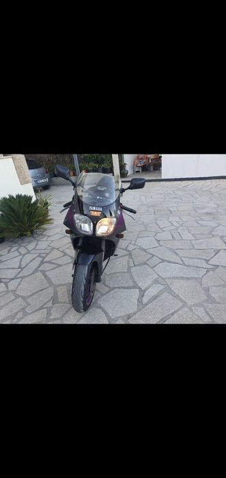 Mota Yamaha YZF 750 R