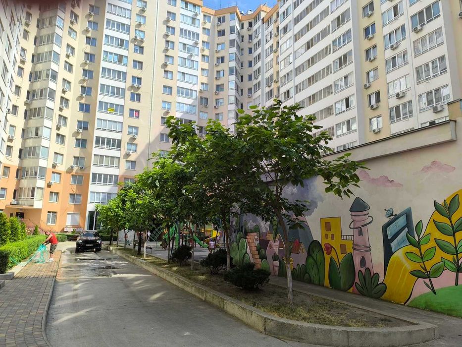 Посуточно свободна  своя новая евродвушка  ЖК Радужный 2+2