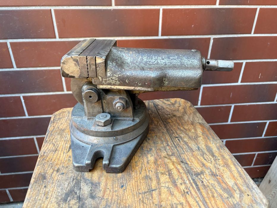 Imadło maszynowe kołyskowe pochylno-kątowe bison FPU