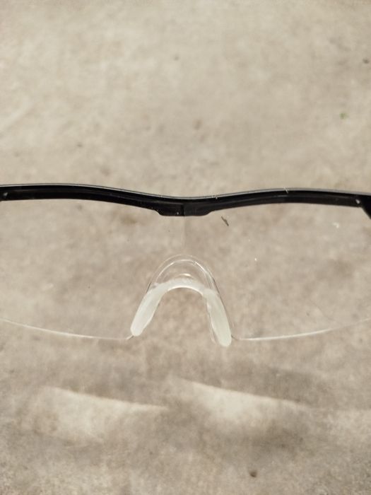 Okulary powiększające z latarkami