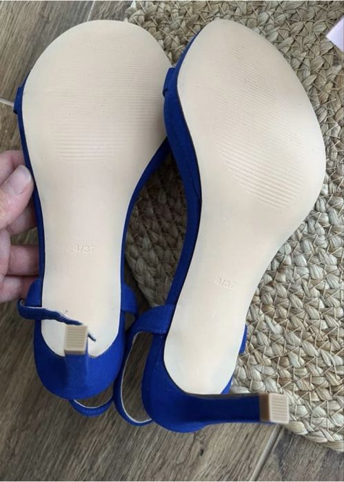 Босоніжки з бантиком на підборах