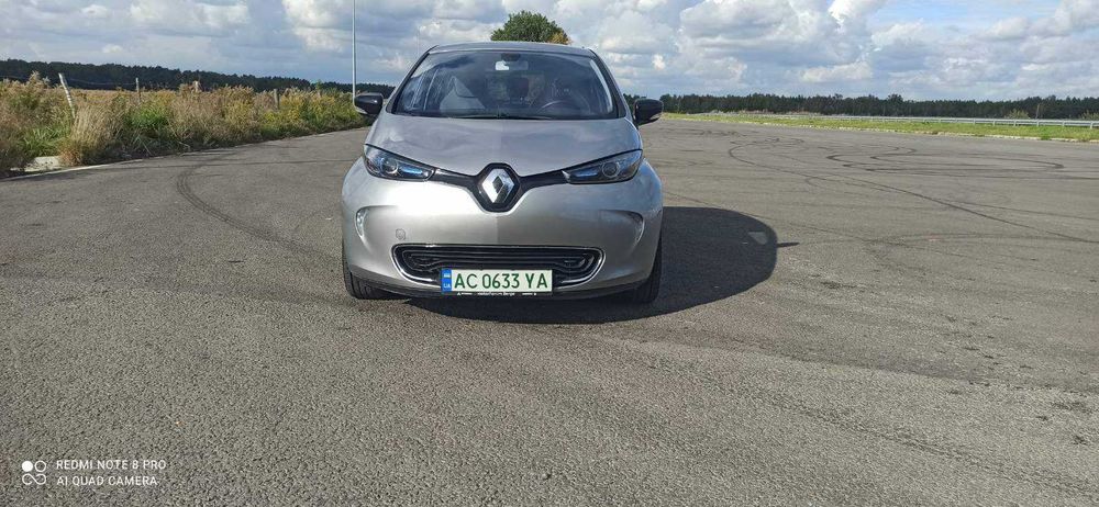 Автомобіль Рено зоє