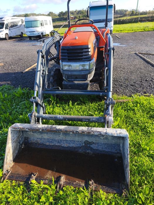 Kubota KL23 com pá carregadora frontal + acessórios