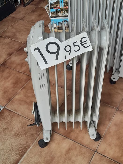 Aquecedor a óleo com 6 elementos a funcionar lindamente marca Kunft