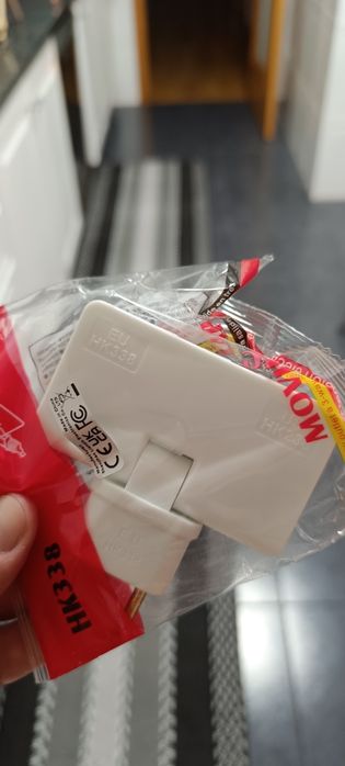 Tomada tripla compacta