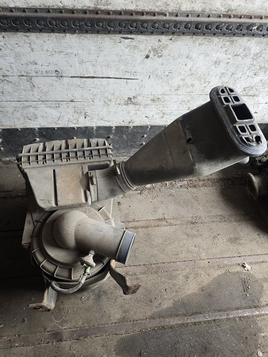 Obudowa filtra powietrza iveco eurocargo 3.9 5.9 tector 00-06 rok