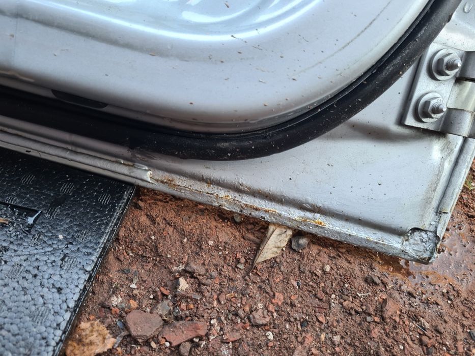 Przednie lewe drzwi BMW e90 sedan E91 kombi srebrne 353