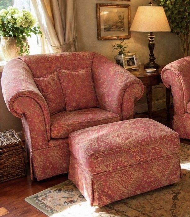 Conjunto de sofa cama, poltrona de um lugar e poltrona de um lugar com repousa pes