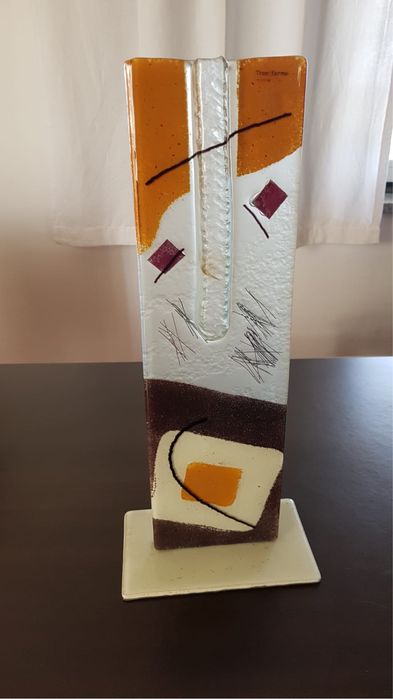 Conjunto de peças em vidro pintadas da Marinha grande