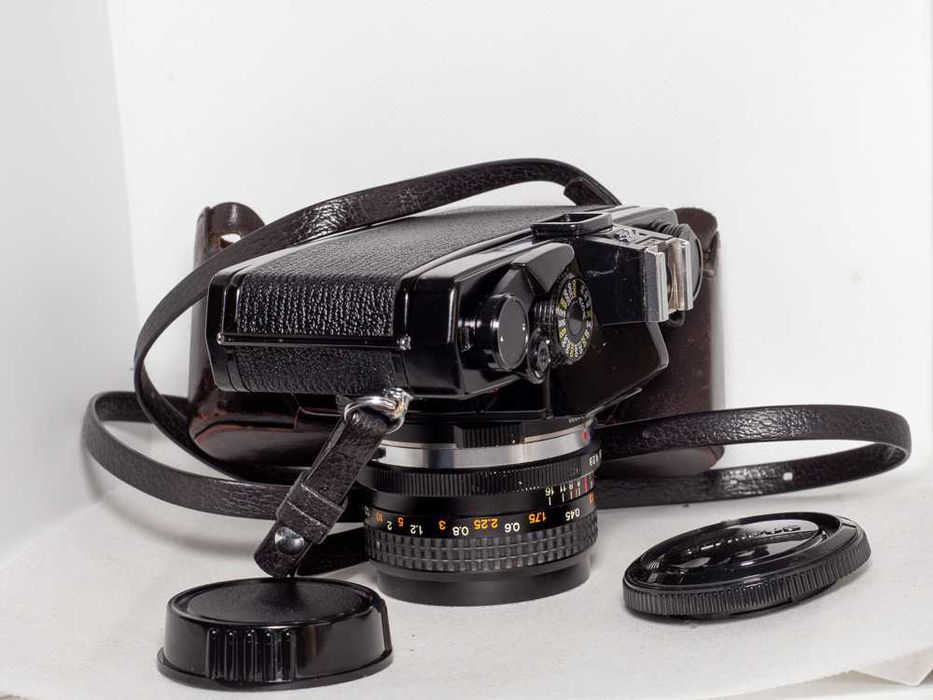 Olympus OM-1n + RMC Tokina 28mm 1:2.8 + bolsa (base)