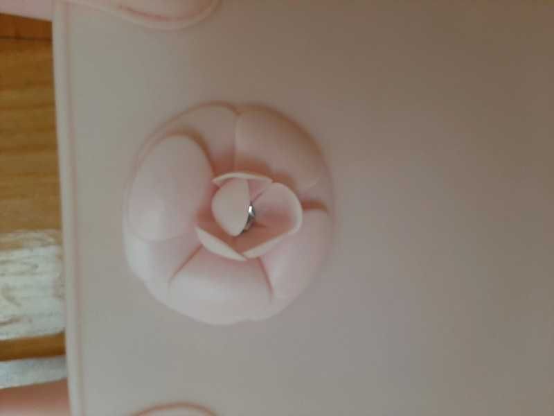 Gumowa różowa torebka na ramię