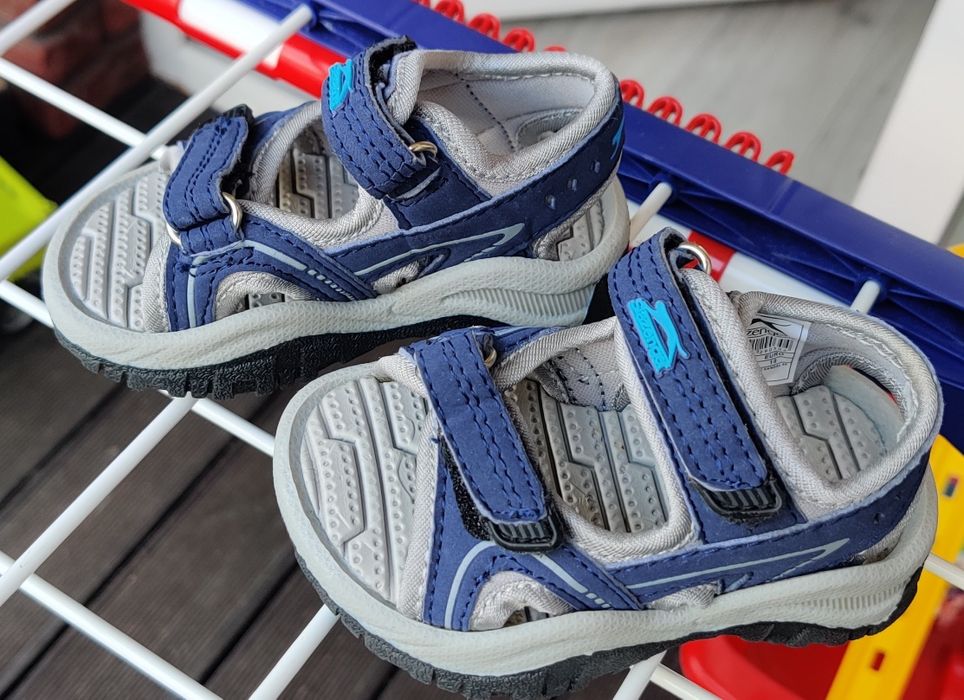 Nowe sandały Slazenger, rozmiar 19.