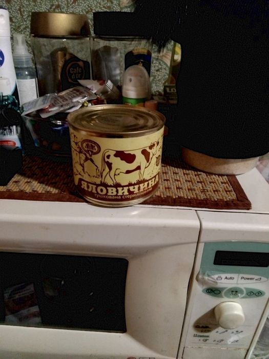 В продаже тушенка свиная, Цена ящика 24 шт 1800 гр