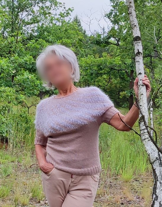 В'язана футболка. Ручна робота