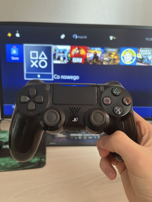 PlayStation 4 PRO 1TB + 2 PADA + 2 Gry RDR2 i UFC