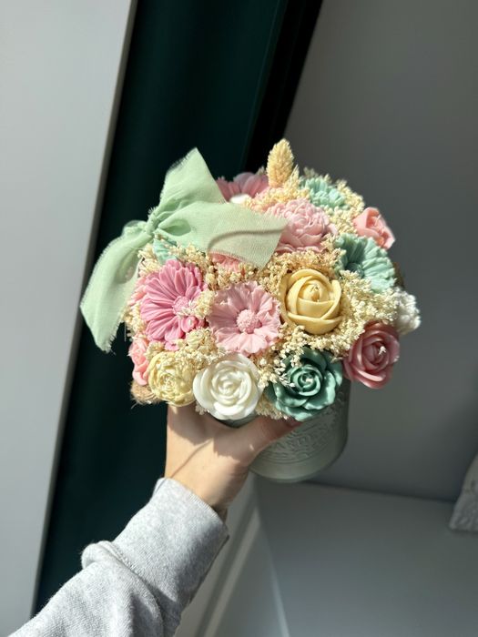 Flowerbox candle box bukiet sojowy wieczny bukiet wiosenny bukiet