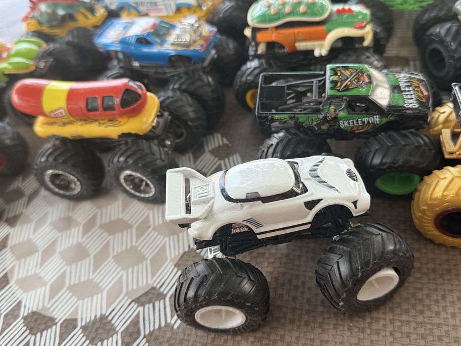 Monster Trucks Hot Wheels