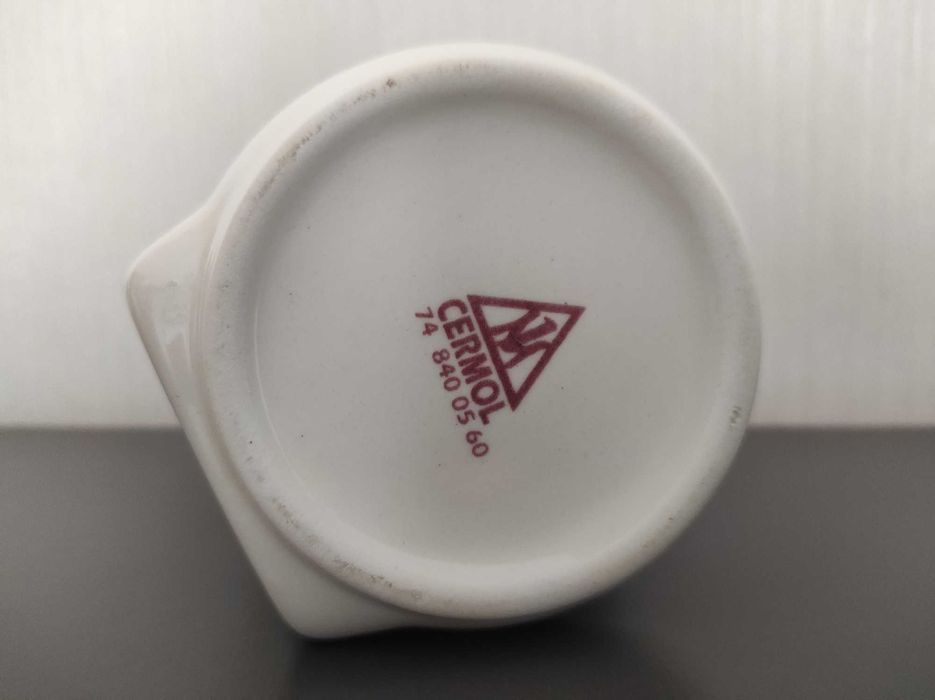 Solniczka ceramiczna, Nowa