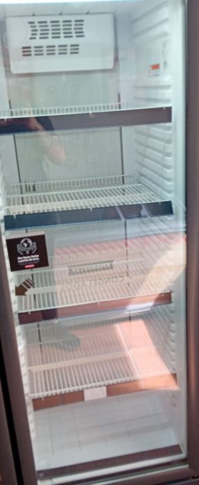 Frigorífico/vitrine/ equipamento de Bebidas Preto