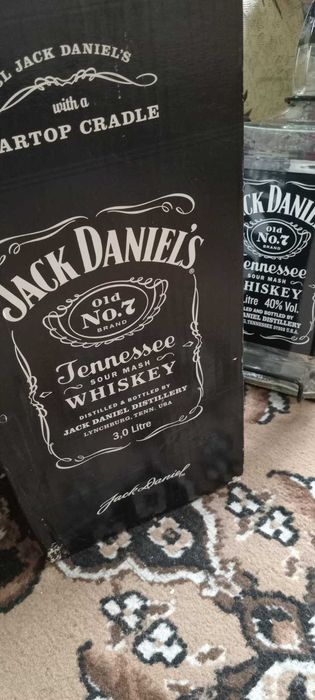 Пляшка з-під віскі Jack Daniel's (Джек Деніелс) 3 л на гойдалці