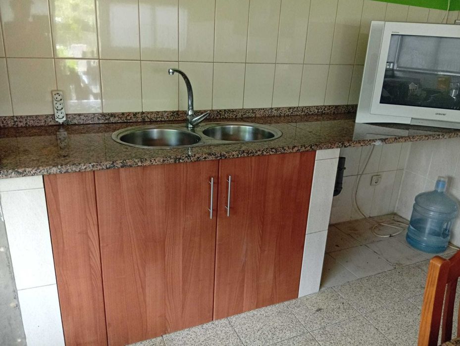 Conjunto de móveis de cozinha em granito