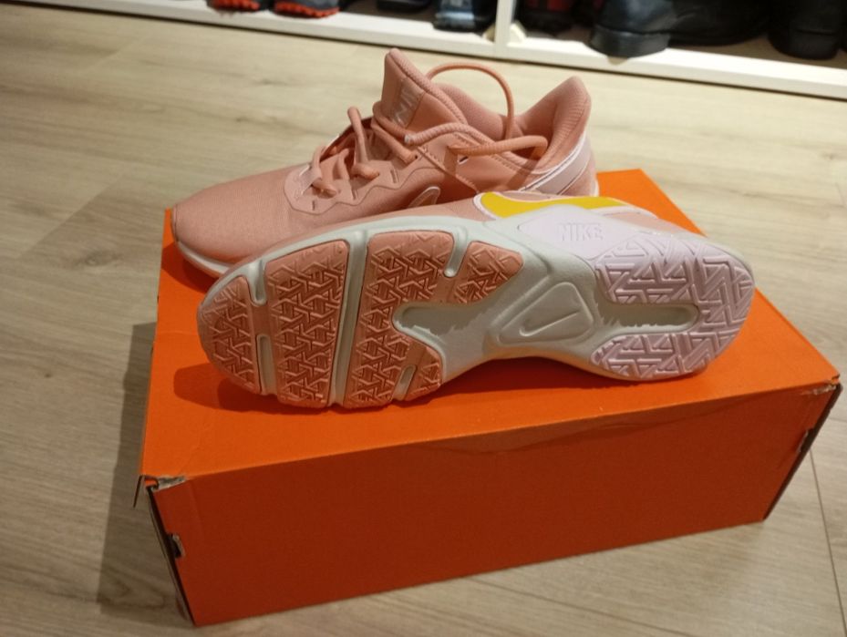 Adidasy Nike, r. 38.