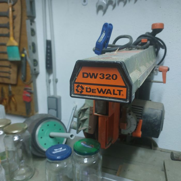 Serra Dewalt DW320