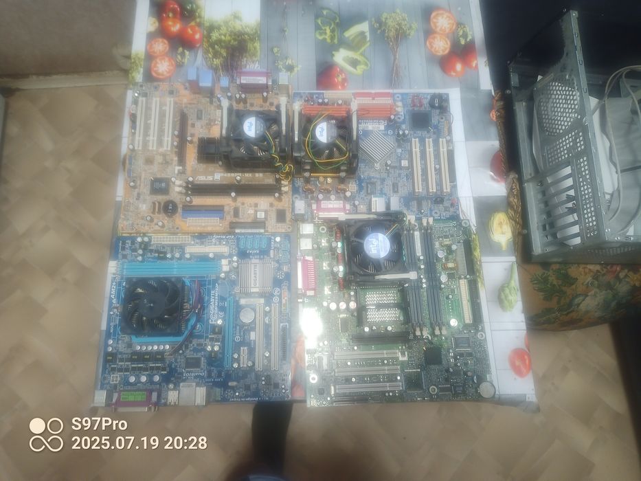 Материнская плата  4 шт